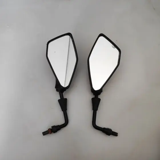 Par de retrovisores esportivo para moto com design moderno e excelente visibilidade. Perfeitos para dar um toque