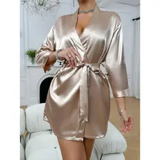 Robe Curto de Cetim Bege – Elegante & Confortável