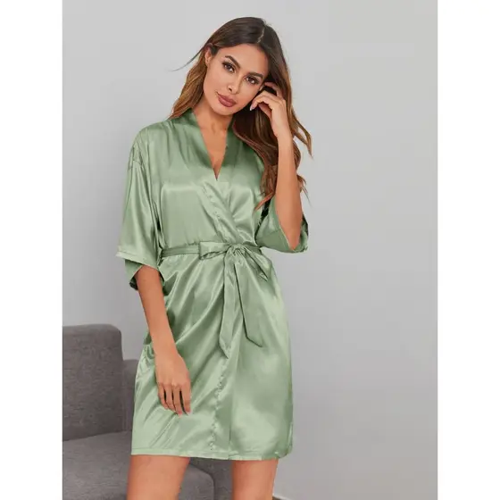 Robe Feminino de Cetim Verde Claro – Leveza e Elegância para Seus Momentos de Relax