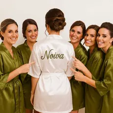 Kit Robes para Noiva e Madrinhas – Elegância e Conforto para o Grande Dia