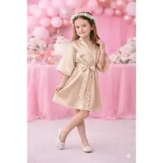 Robe Infantil de Cetim Champanhe - Elegância e Conforto para Momentos Especiais!