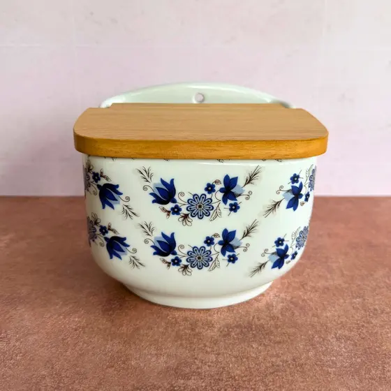 SALEIRO DE PORCELANA 1kg - FLOR PORTUGUESA AZUL (tampa de madeira e parafuso de inox)