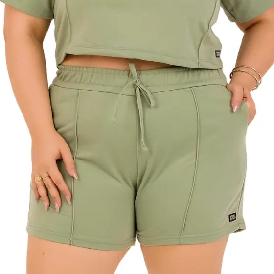Short Moletinho Liso Feminino Bolso Lateral Elástico Cintura Nervura Frontal Plus Size