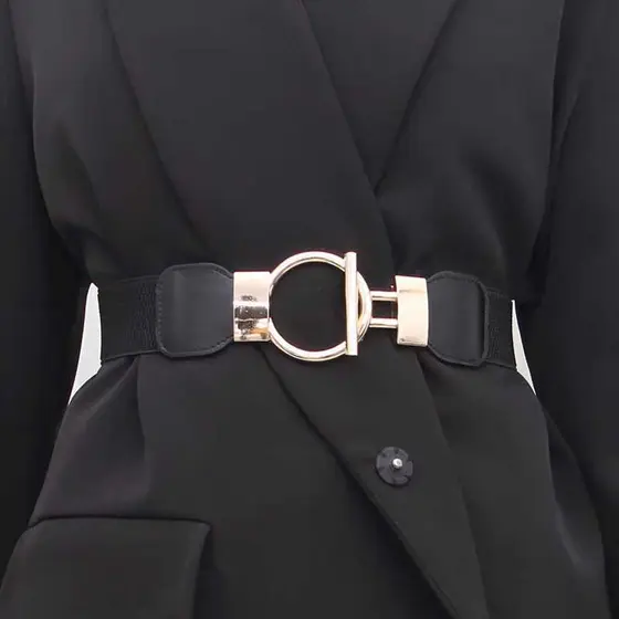 Cinto Feminino Elástico Preto com Fivela Dourada Geométrica Elegante para Vestido Blazer Look Social
