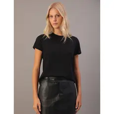 Camiseta Feminina Essentials Estampa na Barra Calvin Klein Jeans - Preto