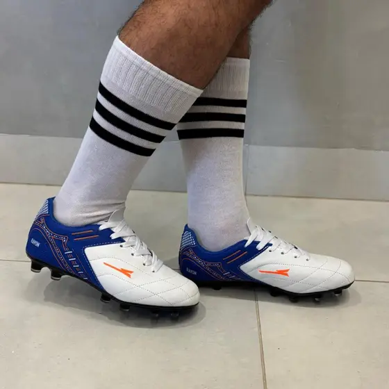 Chuteira em Couro Legitimo Rayon Original Campo Trava Resistente Costurada Ultra Leve e Confortável