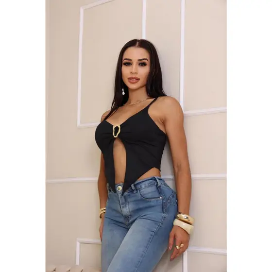 top cropedd con fivela dorada tecido rivana