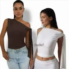 BLUSA DE AMARRACION NO HOMBRO com detalhe de amarração,cores variadastecido macio combinada com jeans claros