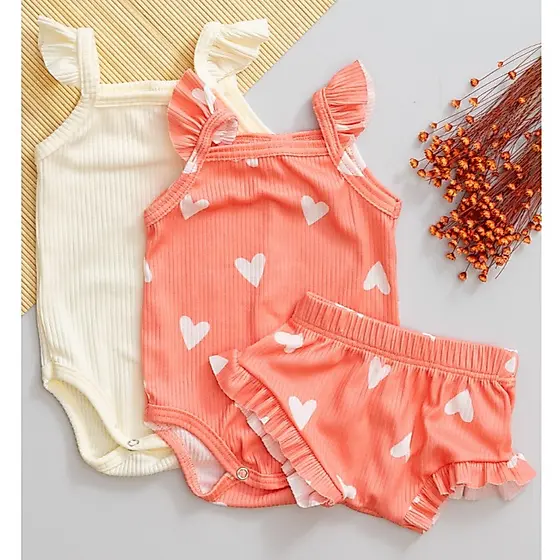 Kit 3 Peças Bebê Verão Body e Tapa Fralda Babado Menina Estampa de Coração Rosa