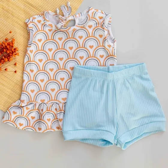 Conjunto Infantil Verão Canelado Fresquinho Menina Regata Babado Estampa de Arco Iris e Shorts Azul Bebê