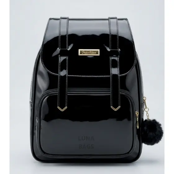 Mochila Feminina Média Estilo Bolsa Em Verniz Com Alça Ajustável + Chaveiro Pompom