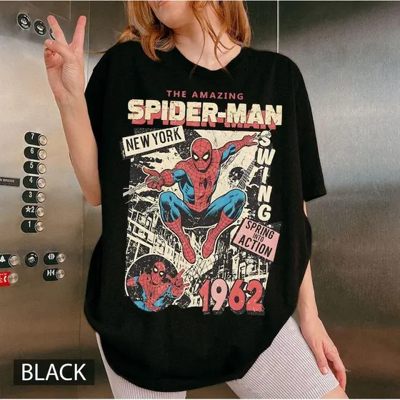 Camiseta Homem Personagem Spiderman Vintage Pink Estampa Quadrinho Maravilha Atemporal Elegante Fofa Retrô