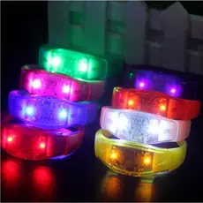 Kit 50/30/20/10 Pulseira De Led Ativa Bate Com A Batida Da Música Som Para Festas Casamentos Eventos