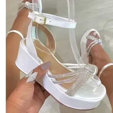 Sandália Feminina Anabela Plataforma Strass Confortável Moda Casual Tendência 2026