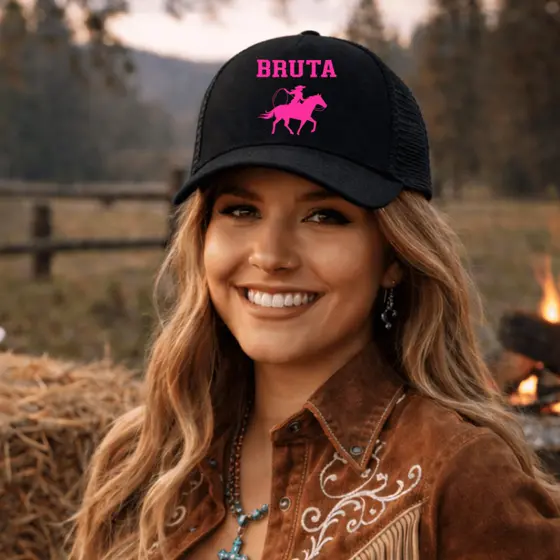 Boné Feminino Trucker Estampado em DTF Bruta Country Rodeio Ajustador e Telinha Respiravél Cavalo