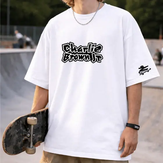 Camisa Masculina Charlie Brown Estampa Frente e Costa Preta DTF Boa Confortável 100% Algodão Cbjr
