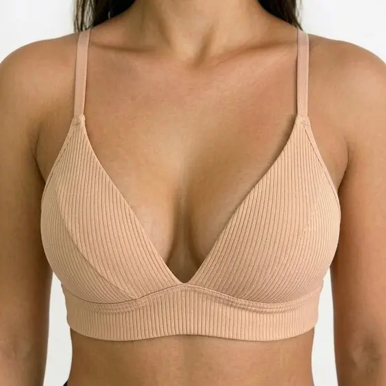 Sutiã de Bojo Canelado Alças Finas Soft Top Fitness Confortável Não Amassa Sem Aro