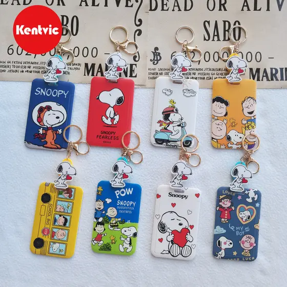 Chaveiro Porta-Cartões Retrátil Snoopy - Design Fofo para Cartão de Identificação de Estudante Cartão de Metrô Presente