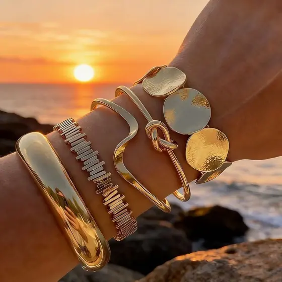 Kit 5 Pulseiras Femininas Ajustáveis Estilo Praia Boho Chic Dourado/Prata Conjunto Elegante Moda Verão