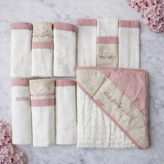 Kit Enxoval Bebê 10 Peças Bordado no Linho – Rosa, Bege, Azul E Verde – Toalha Soft, Fraldas