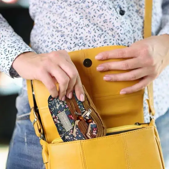Bolsa Carteira Feminina Floral Compacta com Zíper e 3 Divisórias para Cartões e Moedas Presente