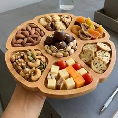 Petisqueira Tábua Flower Redonda para Frios e Queijo em formato de Flor Gamela tipo bambu MDF mesa posta café