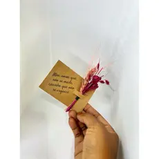 Cartão Presente Dia das Mães com Flores Secas Naturais | Cartão Artesanal Minimalista Kraft | Lembrancinha Delicada