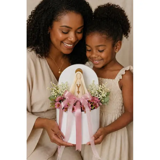 Flower Box Nossa Senhora Aparecida Decorativa | Presente Religioso com Flores Delicadas | Decoração Católica