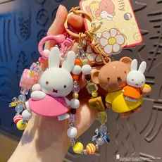 Chaveiro autêntico com pingente do coelho Miffy pintado em cores vibrantes, presente em estoque.