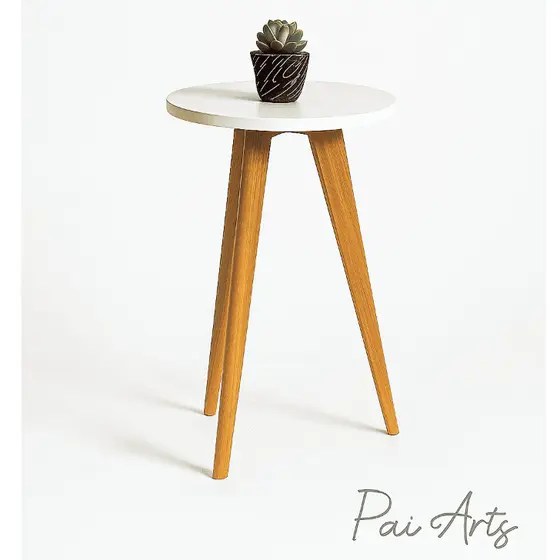 Mesa de Apoio Decorativa – Topo Branco e Pés Pinus | Ideal para Sala, Quarto ou Escritório