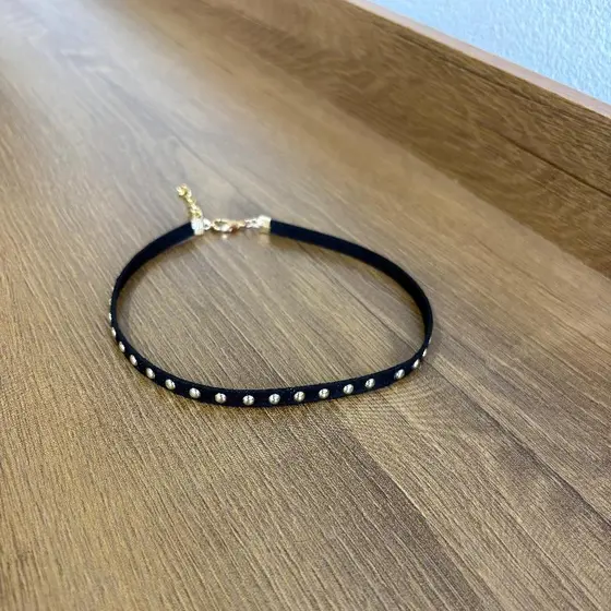 Colar Choker Gargatilha Cordão Courinho Camurça Preta Marrom  Tachinhas Dourada Vintagem Western Country feminina