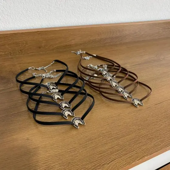 Colar Choker courinho pingente cavalo ferradura moda country estilo sertanejo rodeio feminino