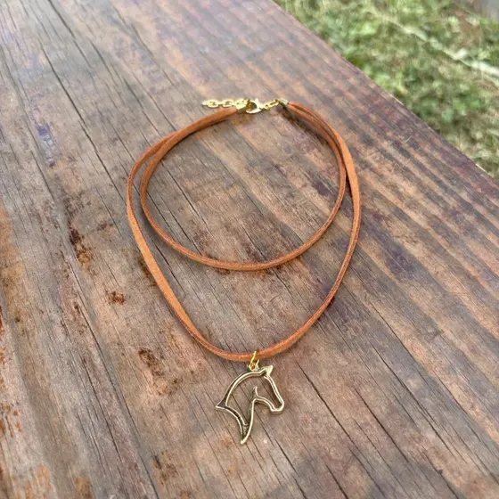 Colar Duplo com pingente cavalo vazado country estilo sertanejo rodeio
