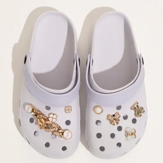 Babuche Feminino botons Pingente de Metal Corfly Baixo EVA Solado Leve Antiderrapante botons aleatório