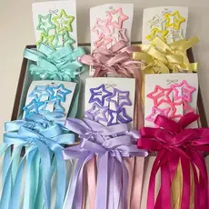Presilha de Cabelo Estrela com Laço de Cetim Acessório Infantil Vibrante Perfeito para Looks de Show