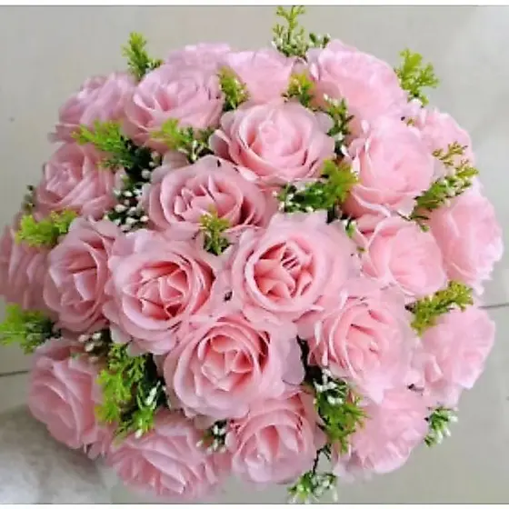 Buquê de rosas com folhagem C/24