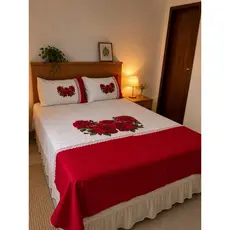 Lençol de casal pintado floral 03 peças para cama box medindo 2,00m X 2,20m e 02 fronhas 0,50 X 0,70