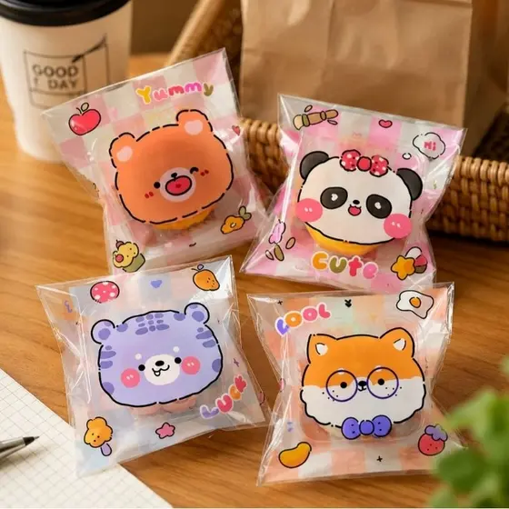 100 Saquinhos Adesivados Transparentes Doces Biscoitos e Lembrancinhas - Embalagem Presentes (7x7cm)