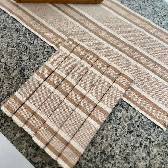 Jogo Americano de Tear com 7 peças,  contém 06 lugares e 1 trilho de mesa, tecido 100% algodão