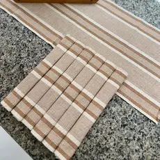 Jogo Americano de Tear com 7 peças,  contém 06 lugares e 1 trilho de mesa, tecido 100% algodão