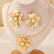 Conjunto de Colar e Brincos Prata e Dourado– Design Orgânico com Brilho Escultural Elegante e estiloso