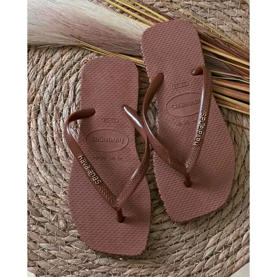 Chinelo Rasteira Feminina Básica Com Detalhe na Lateral
