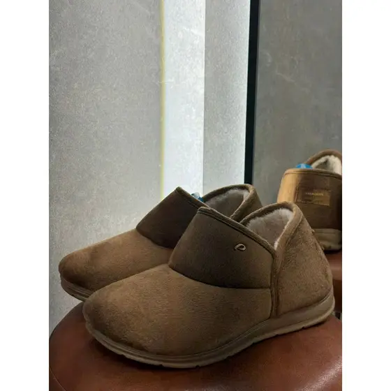 PANTUFA PEGADA FEMININA EM TECIDO TERRA 266019-02 FORRADA TRASEIRO FECHADO SOLDADO NÃO ESCORREGA