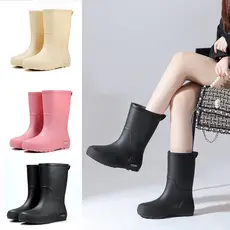 Botas de chuva femininas de cano médio, elegantes, impermeáveis, antiderrapantes, feitas de PVC. MGRJ