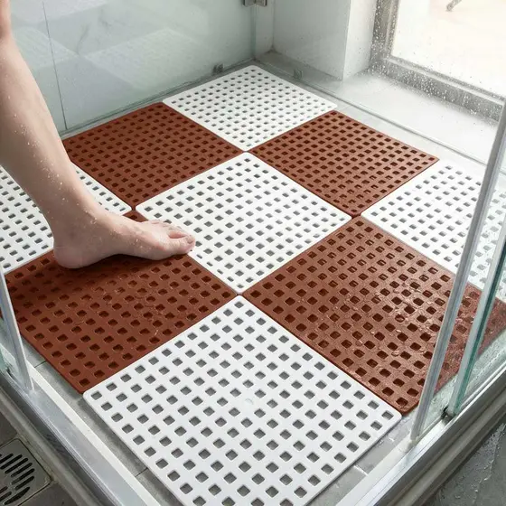 Tapete Piso Estrado Antiderrapante 30x30cm Box Banheiro Piscina Modular Drenante Chuveiro Área Molhada Encaixe Borracha