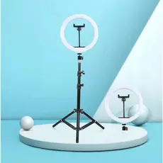Tripé ajustável, adequado para diversos equipamentos e locais.