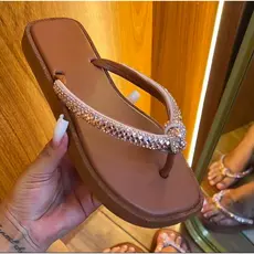 Sandalia Rasteirinha Feminina Elegante Bico Quadrado Detalhe Strass Nó Brilhante Chinelo Rasteira Confortavel