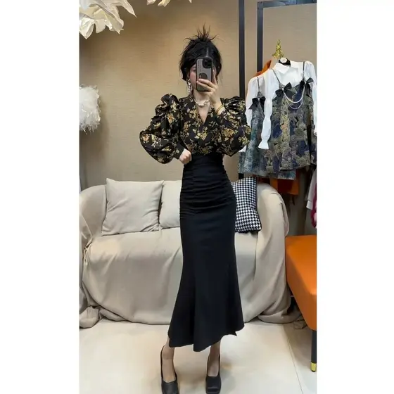2026 primavera francês maduro estilo elegante preto Fishtail saia feminina cintura alta mais magro olhar cintura estreit