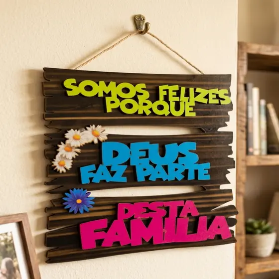 Placa Decorativa Quadro Mdf Somos Felizes Família Frase Deus com Cordinha para Parede