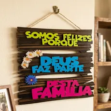 Placa Decorativa Quadro Mdf Somos Felizes Família Frase Deus com Cordinha para Parede